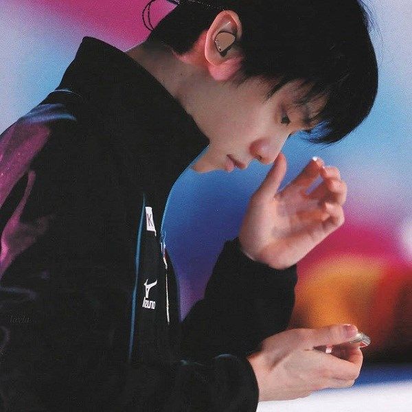 Yuzuru Hanyu trượt băng